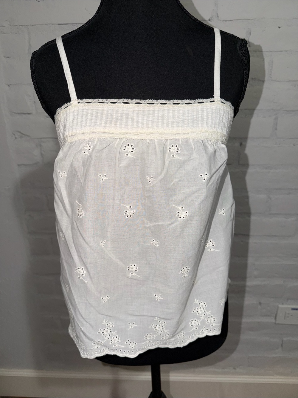 Abercrombie & Fitch White Eyelet Camisole